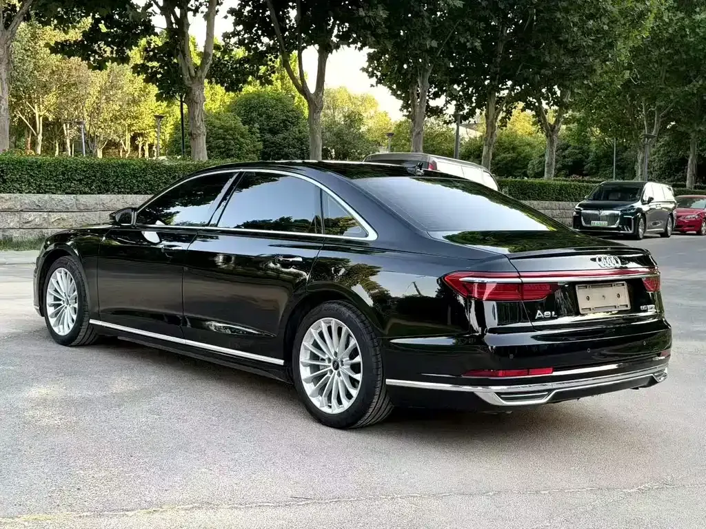 Audi A8 — фото 6