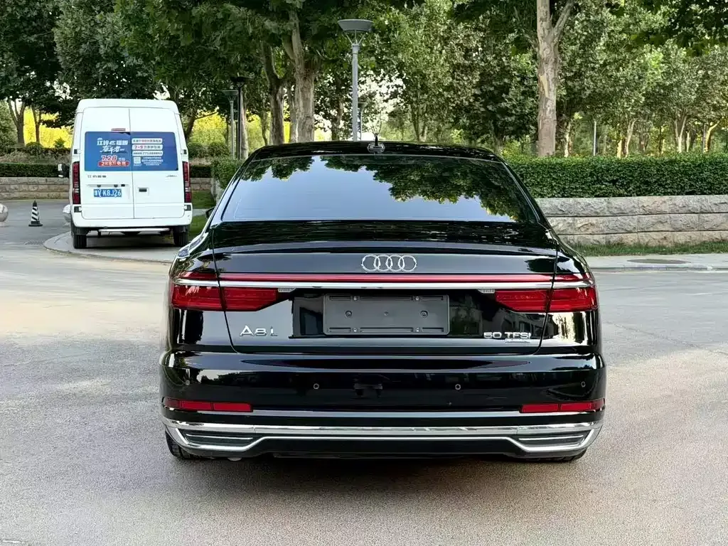 Audi A8 — фото 5