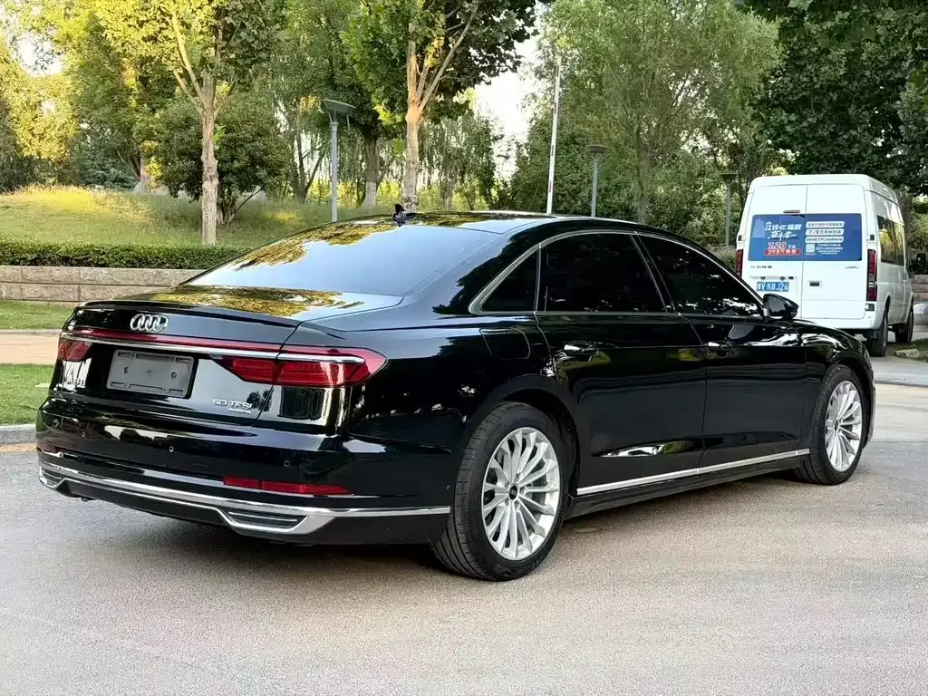 Audi A8 — фото 9