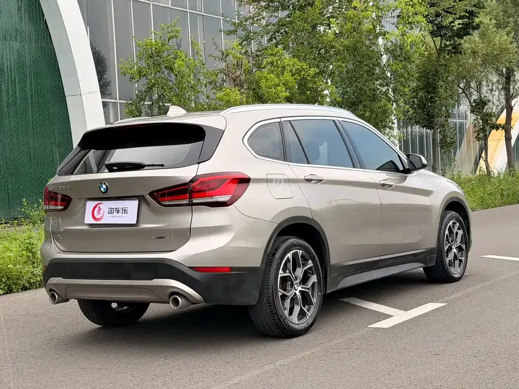 BMW X1 — фото 9