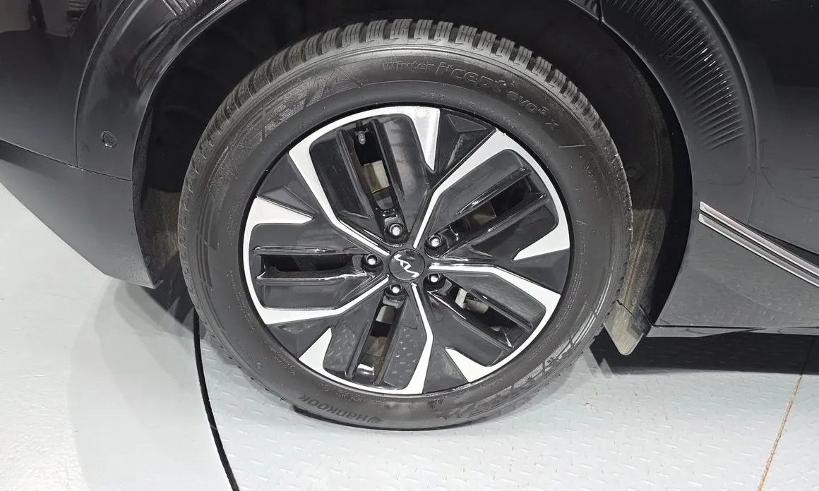 Kia EV6 — фото 8