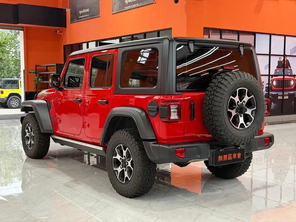 Jeep Wrangler — фото 10