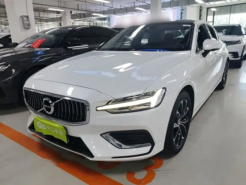 Volvo S60 — фото 1