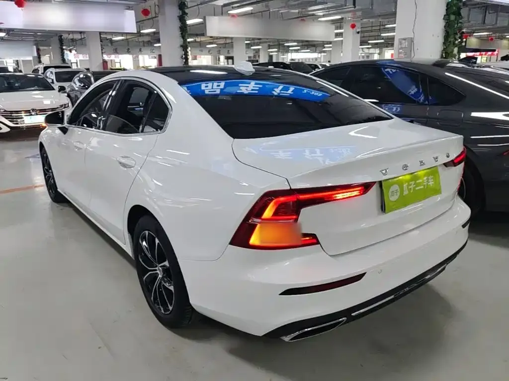 Volvo S60 — фото 10