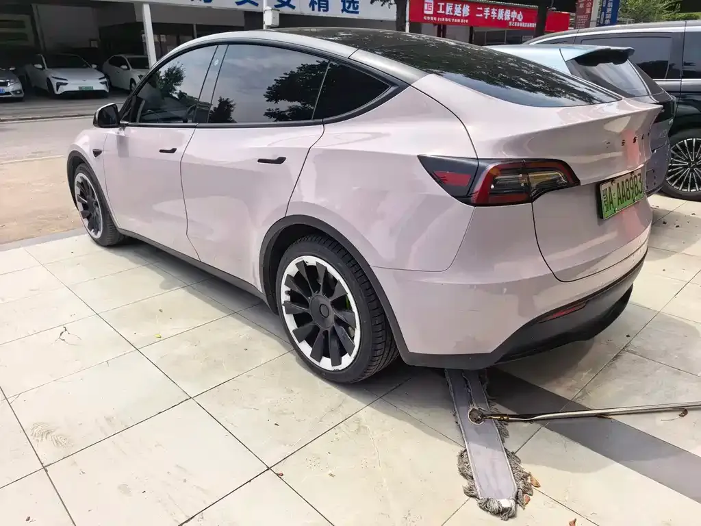 Tesla Model Y — фото 6