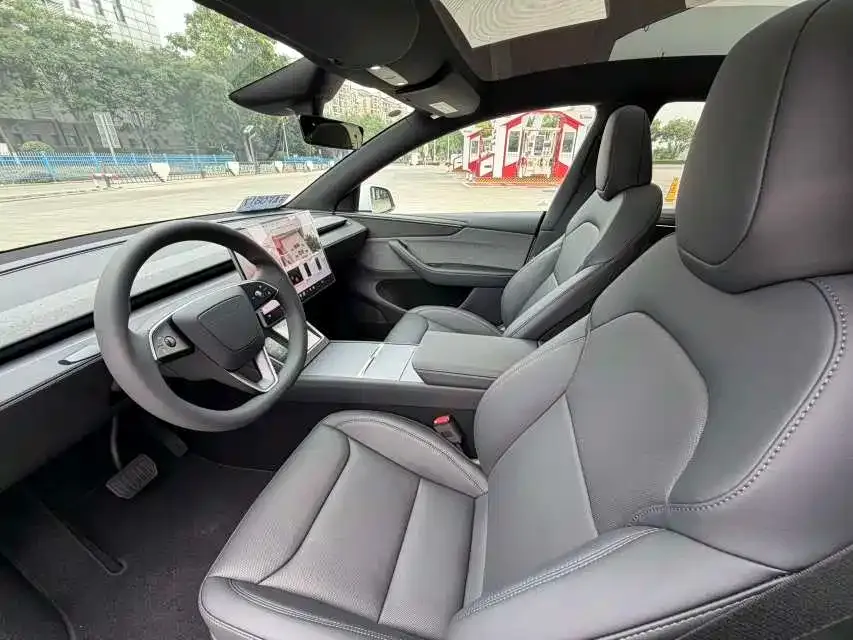 Tesla Model Y — фото 10