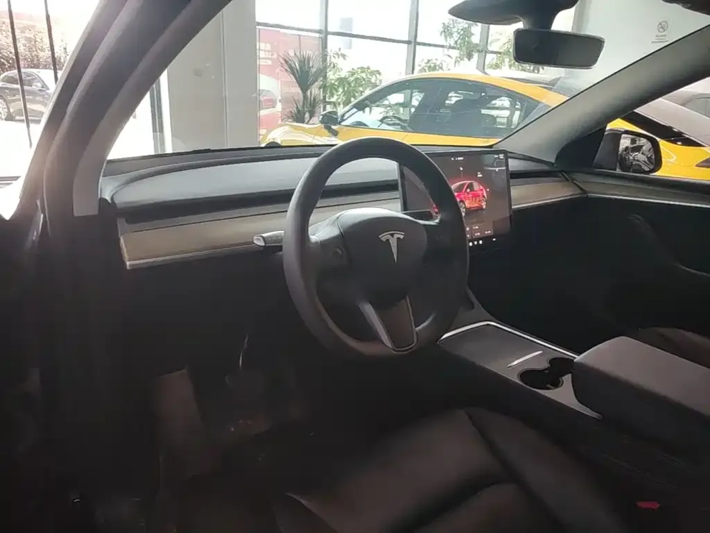 Tesla Model Y — фото 2