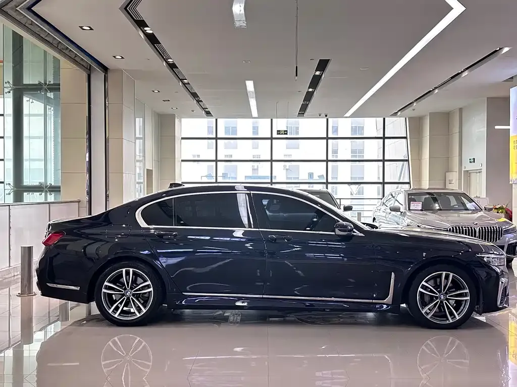 BMW 7 Series 2022 из CN, фото 2
