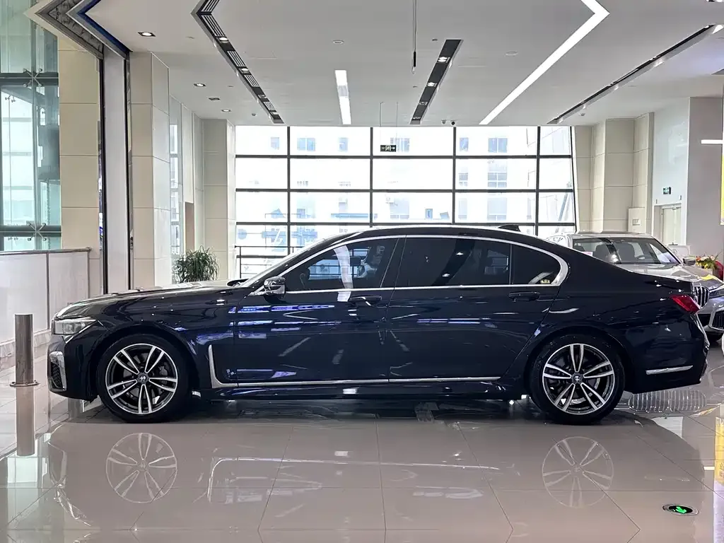 BMW 7 Series 2022 из CN, фото 10