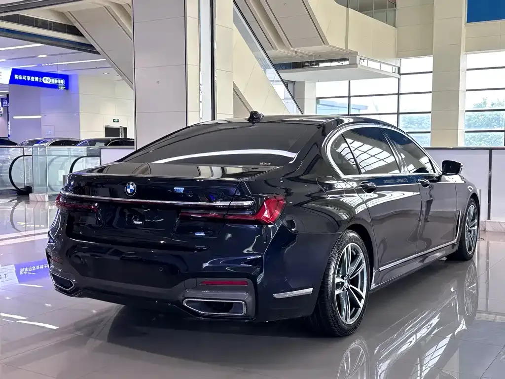 BMW 7 Series 2022 из CN, фото 7