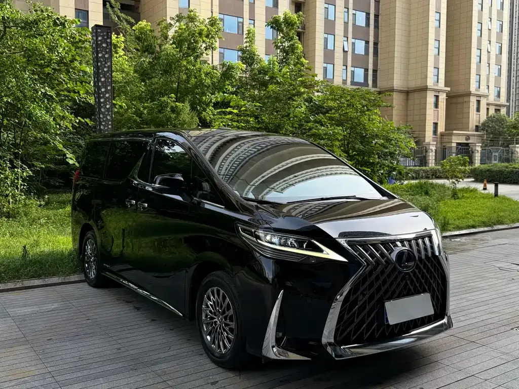 Lexus LM — фото 6