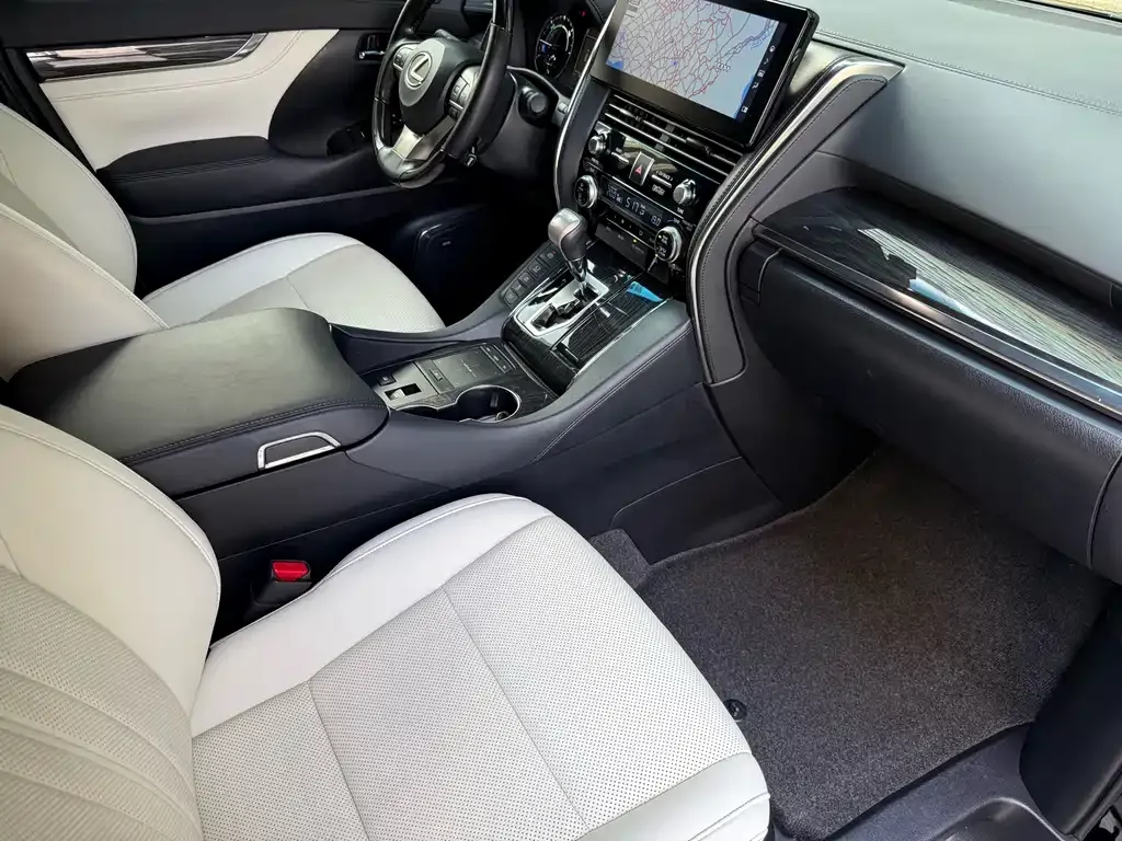 Lexus LM — фото 5
