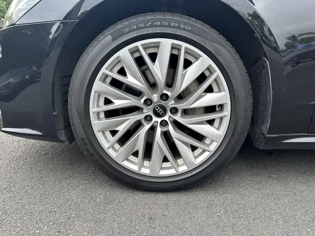 Audi A7L 2024 из CN, фото 10