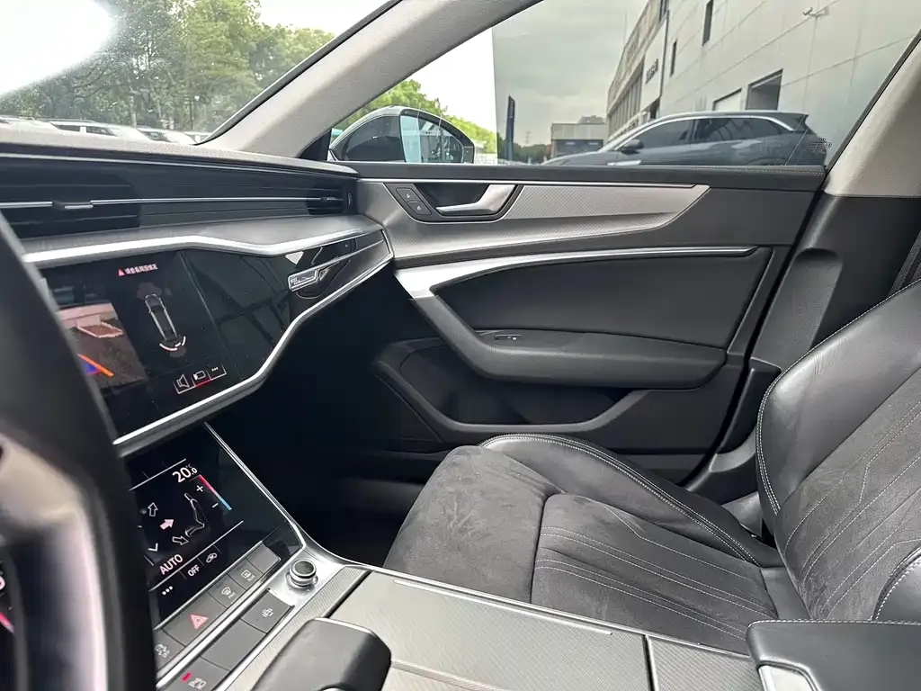 Audi A7L 2024 из CN, фото 5