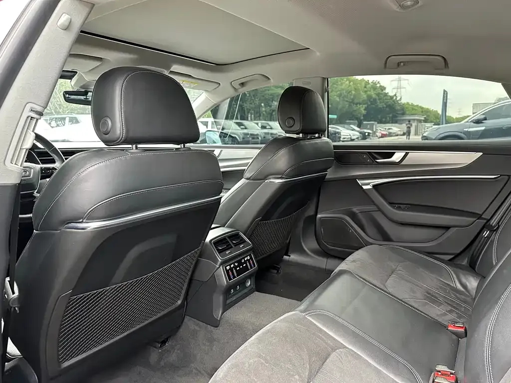 Audi A7L 2024 из CN, фото 3