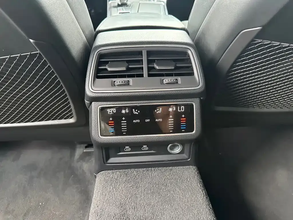 Audi A7L 2024 из CN, фото 4
