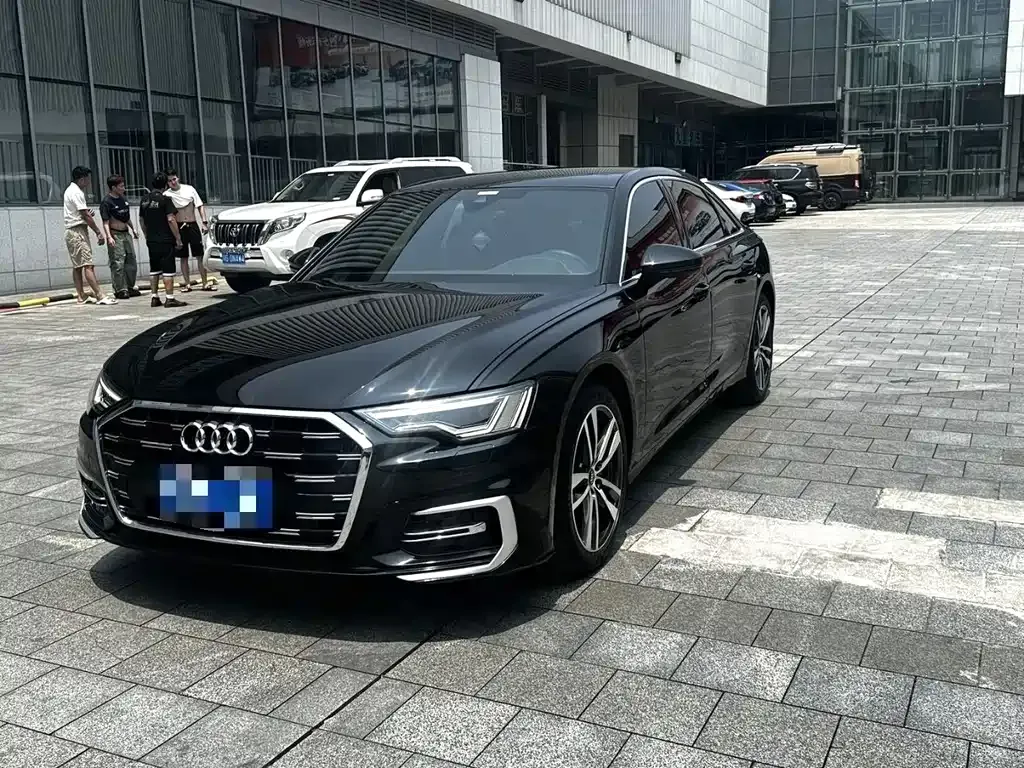 Audi A6L — фото 1