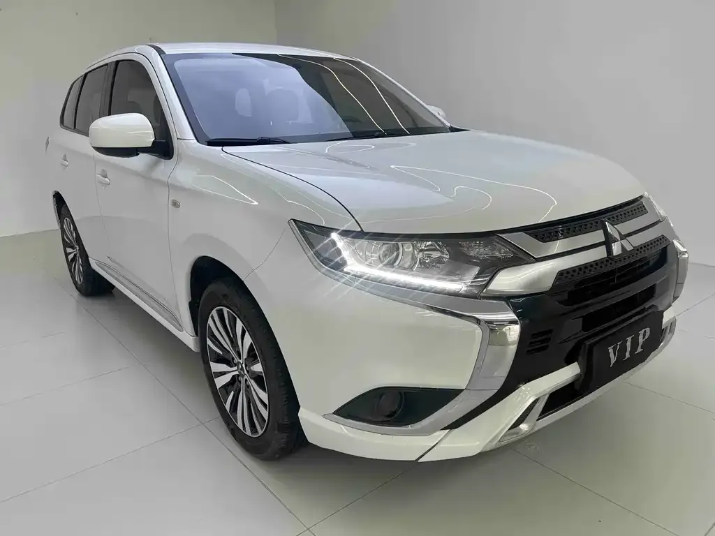 Mitsubishi Outlander — фото 9