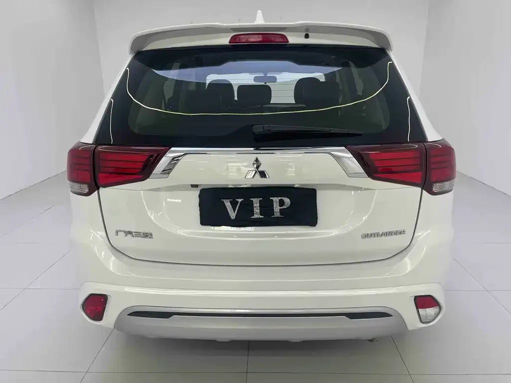 Mitsubishi Outlander — фото 2