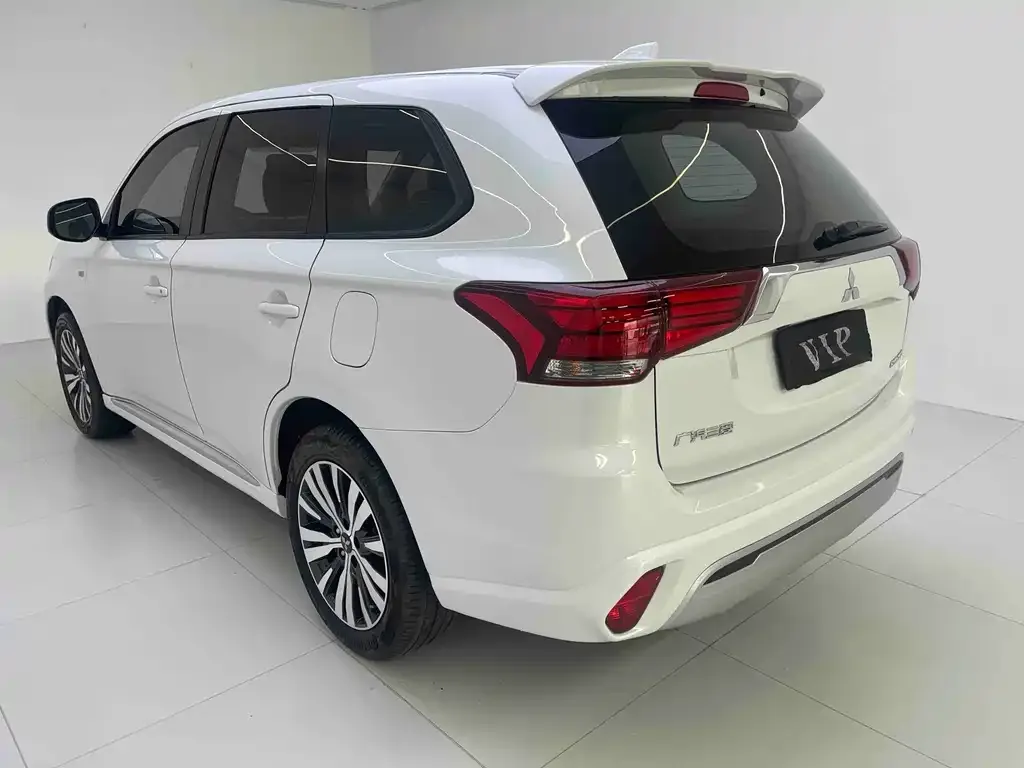Mitsubishi Outlander — фото 3