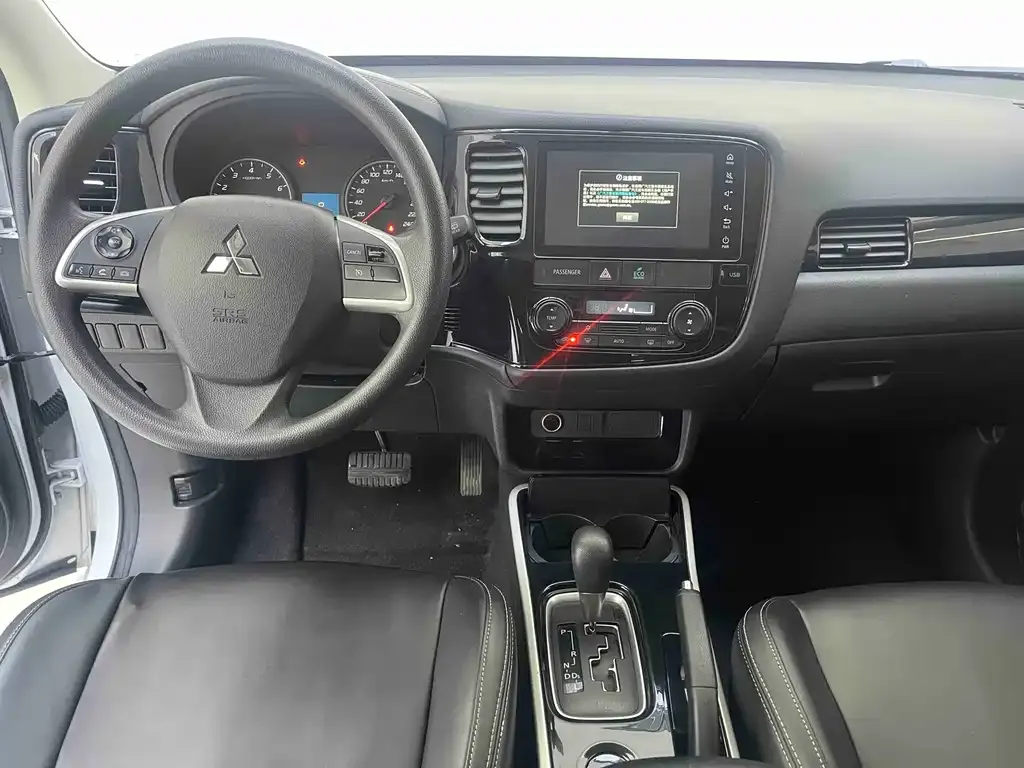 Mitsubishi Outlander — фото 8