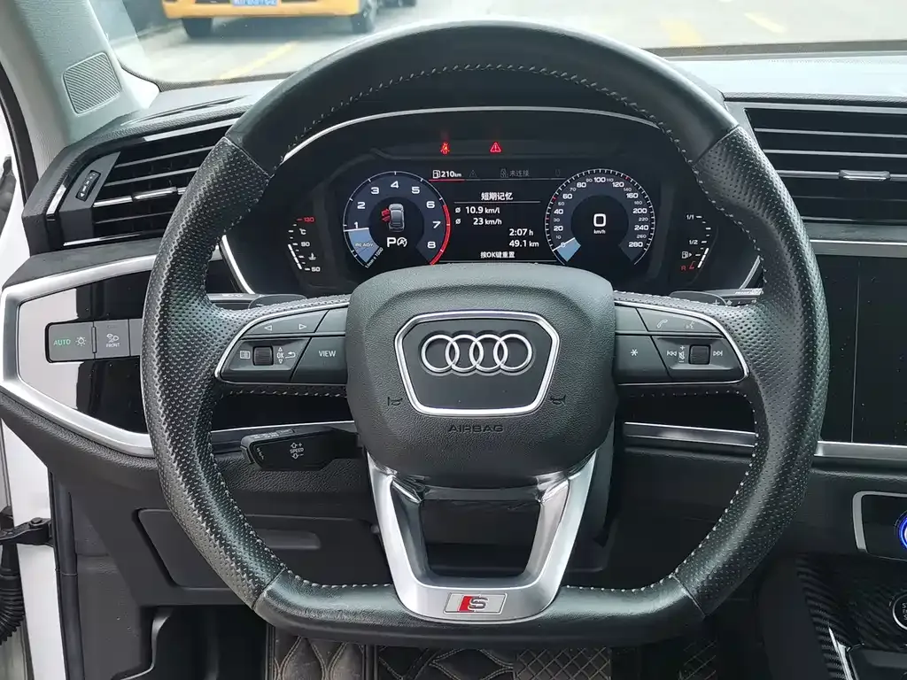 Audi Q3 Sportback — фото 10