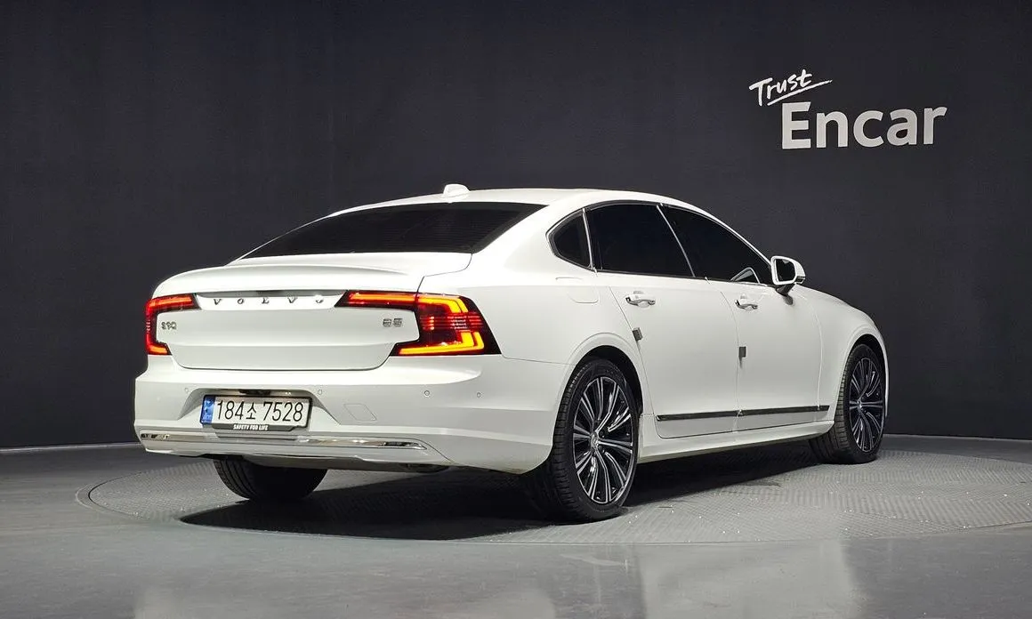 Volvo S90 2023 из KR, фото 3