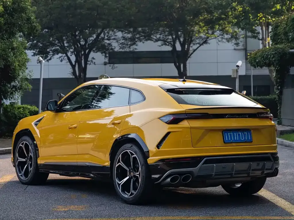 Lamborghini Urus — фото 10