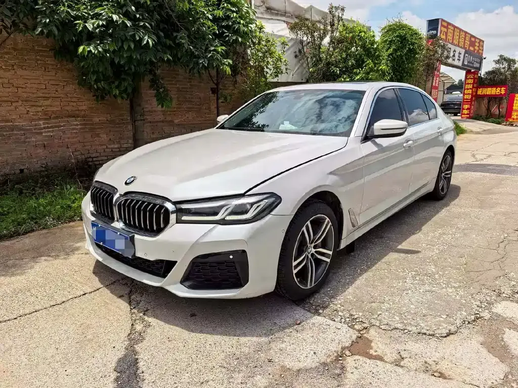 BMW 5 Series — фото 1