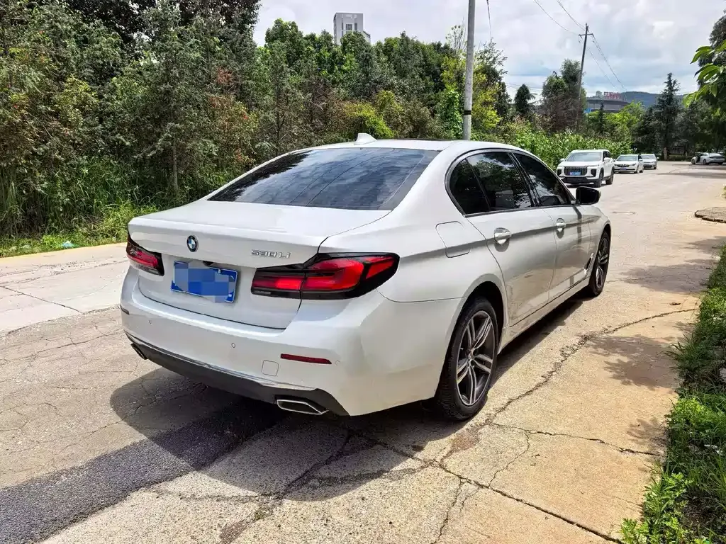 BMW 5 Series — фото 9