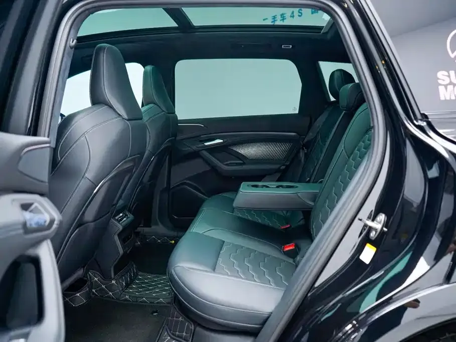 Audi Q6L e-tron — фото 4