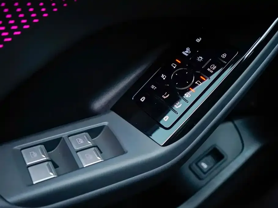 Audi Q6L e-tron — фото 3