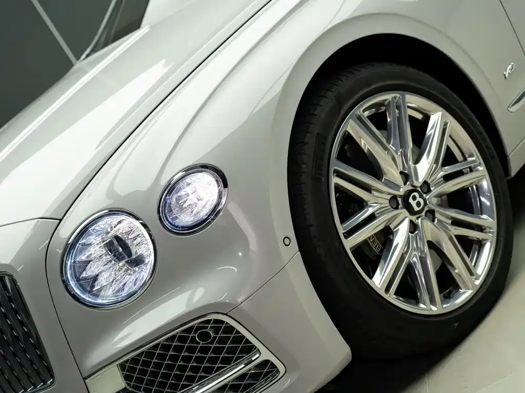 Bentley Flying Spur — фото 8