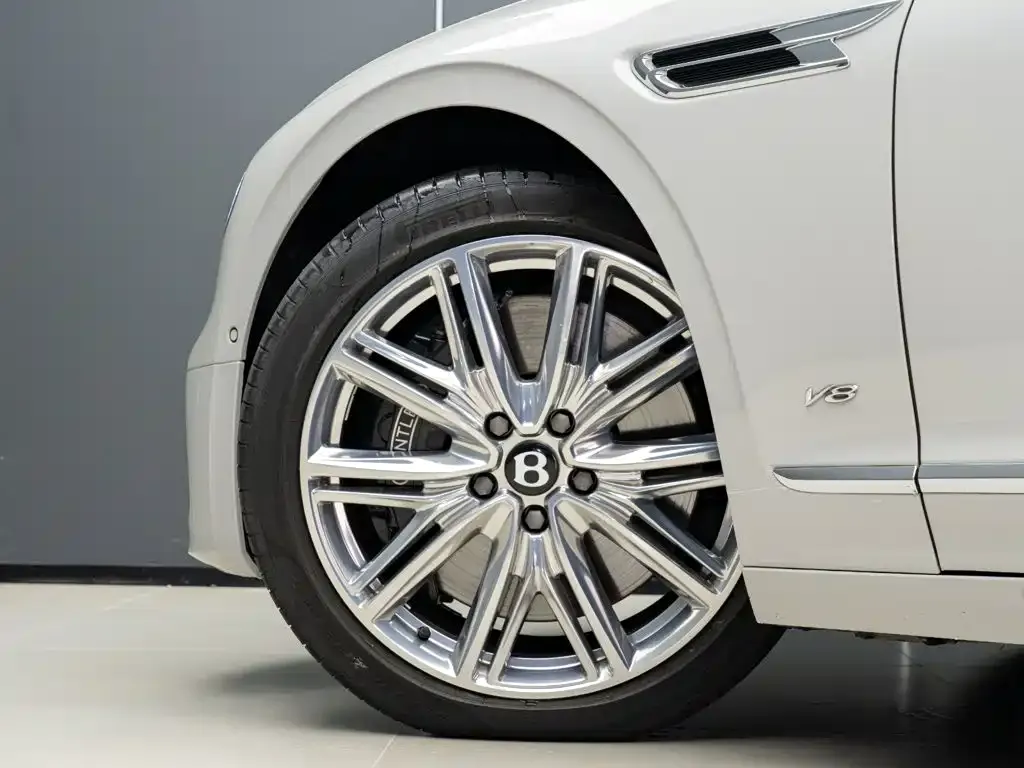 Bentley Flying Spur — фото 10
