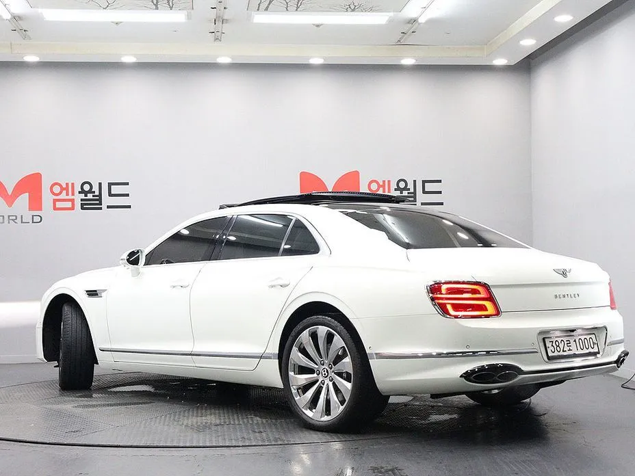 Bentley Flying Spur 2021 из KR, фото 10