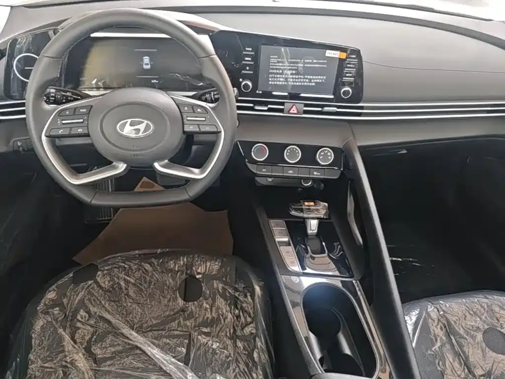 Hyundai Elantra — фото 2