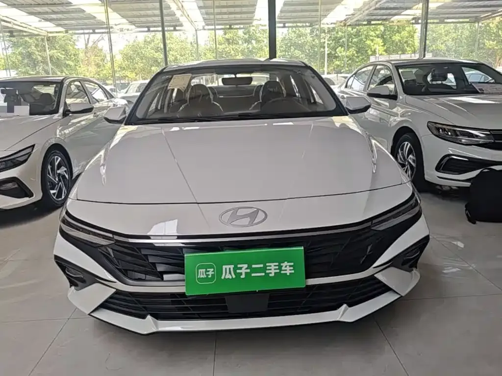 Hyundai Elantra — фото 10