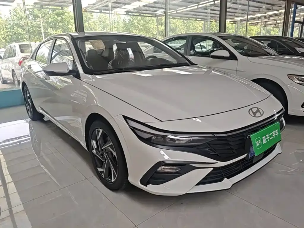 Hyundai Elantra — фото 5