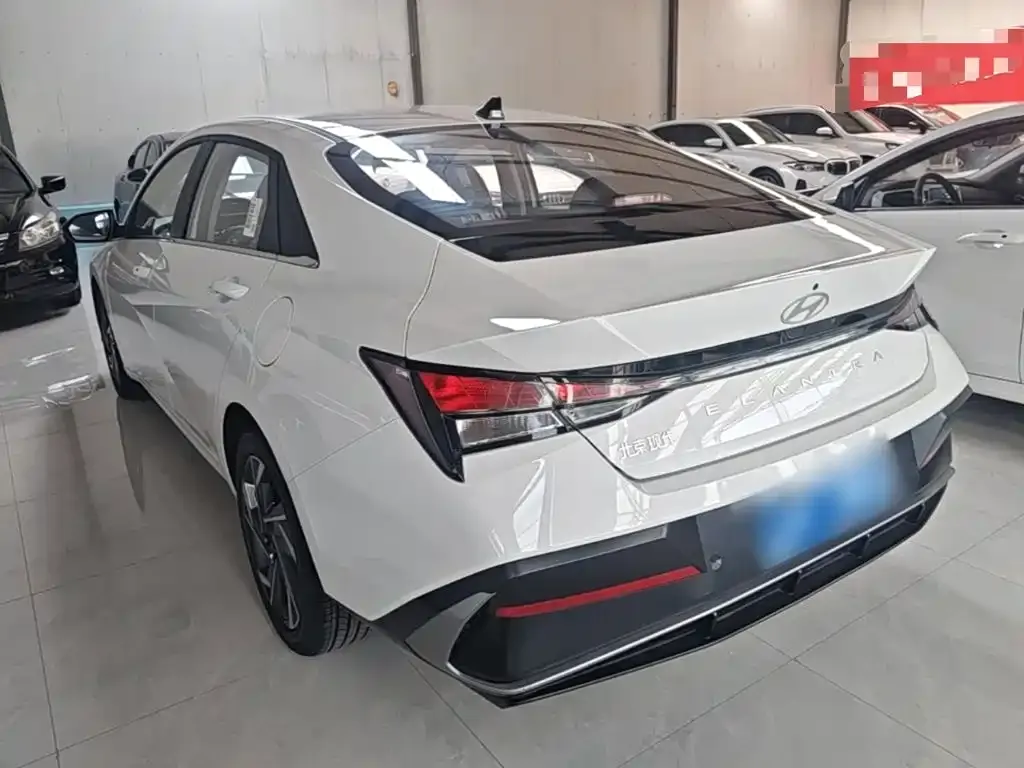Hyundai Elantra — фото 4
