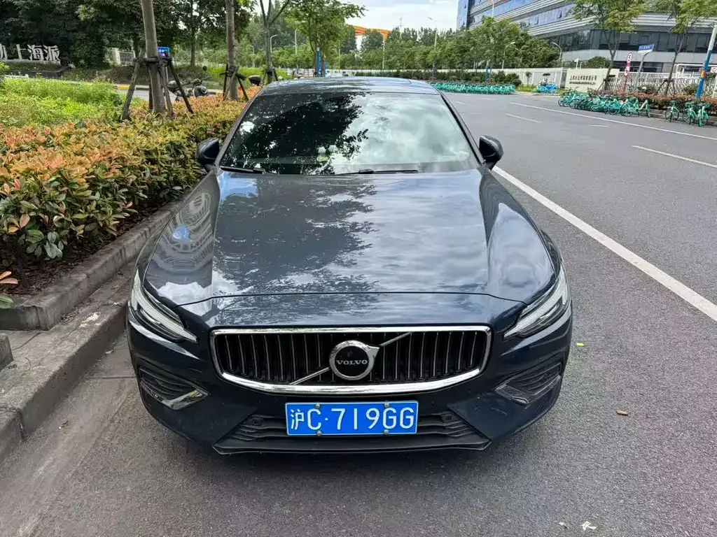 Volvo S60 — фото 8