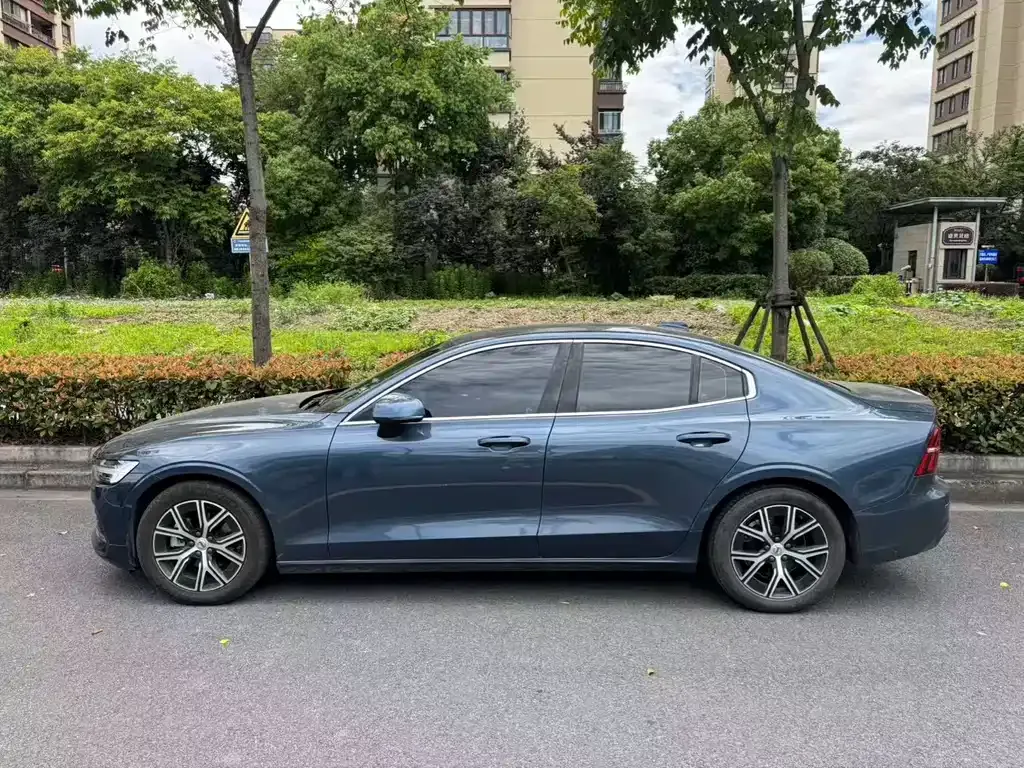 Volvo S60 — фото 4