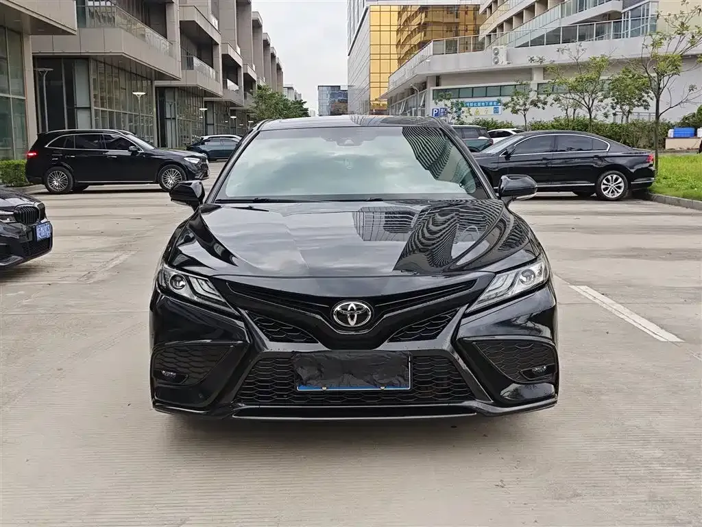 Toyota Camry — фото 4