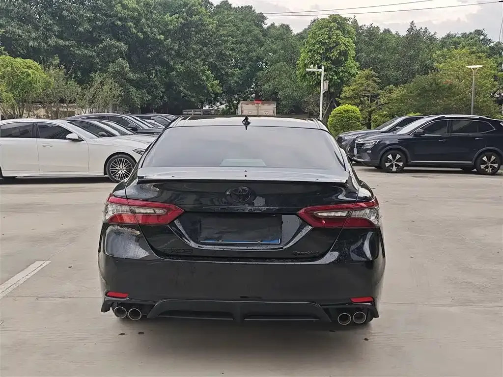 Toyota Camry — фото 5