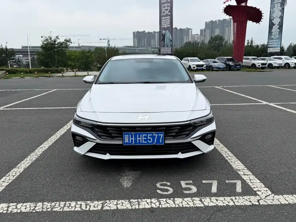Hyundai Elantra — фото 10