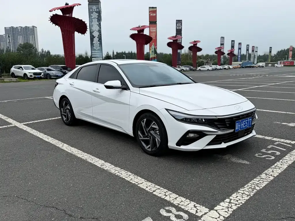 Hyundai Elantra — фото 4
