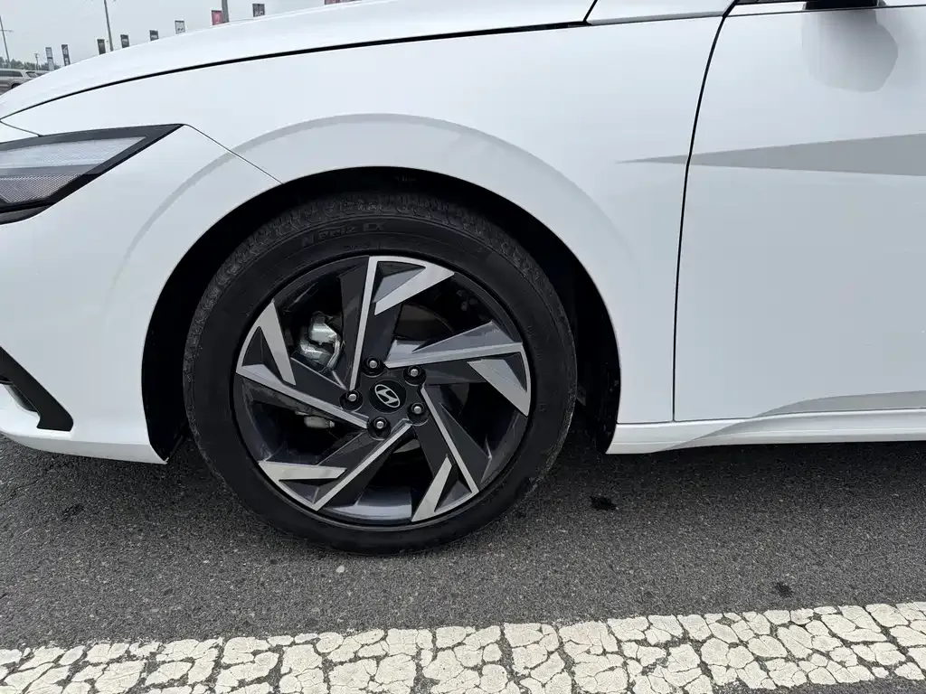 Hyundai Elantra — фото 8