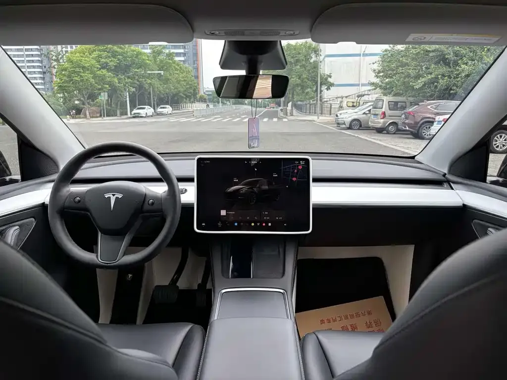 Tesla Model Y — фото 3