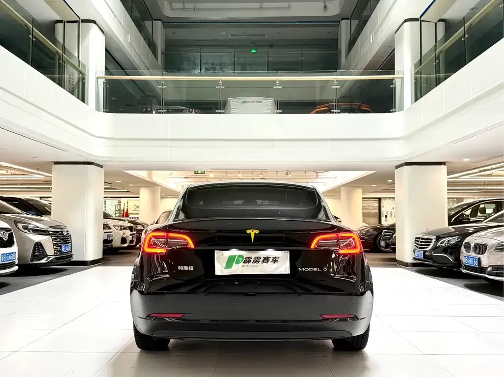 Tesla Model 3 — фото 3