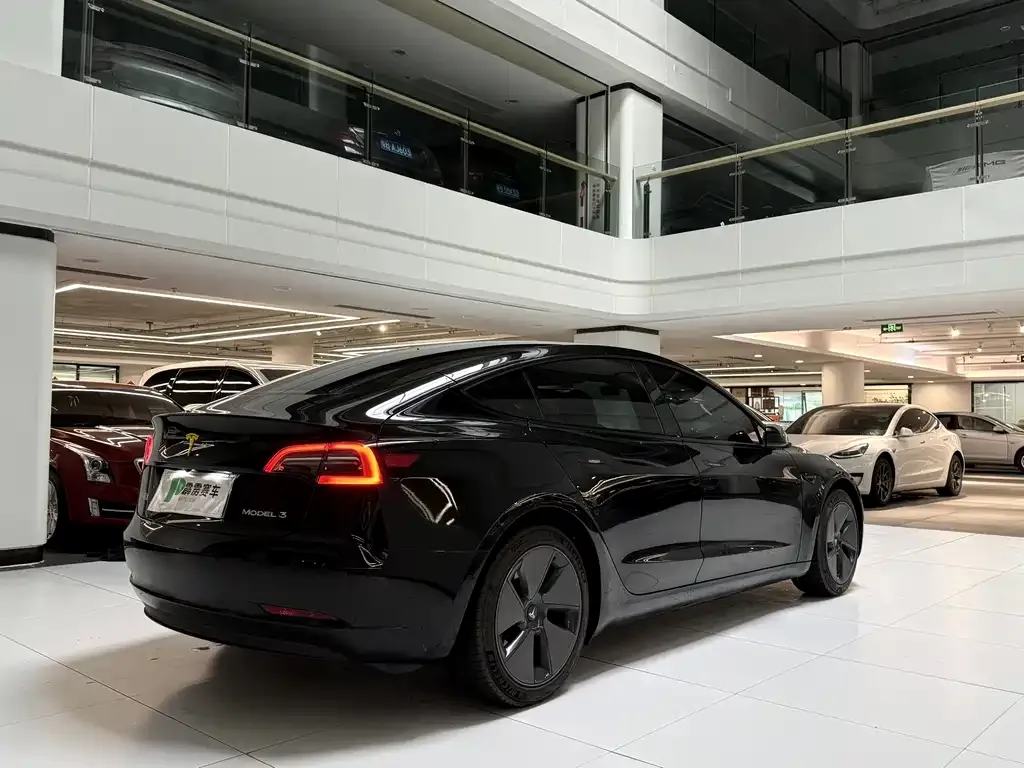 Tesla Model 3 — фото 8