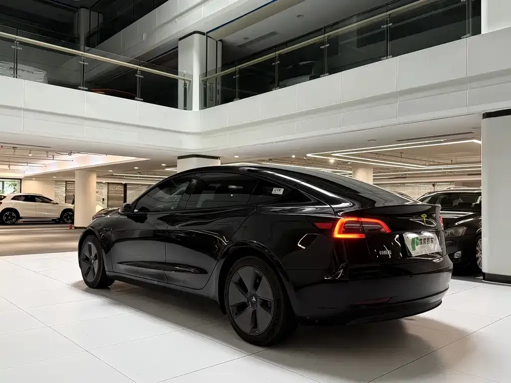 Tesla Model 3 — фото 9